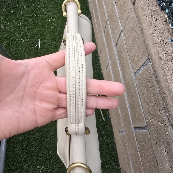 Vintage Coach Cream Leather Women's Bag - Picture 11 of 16